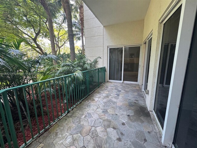 Building Photo - 20000 E Country Club Dr