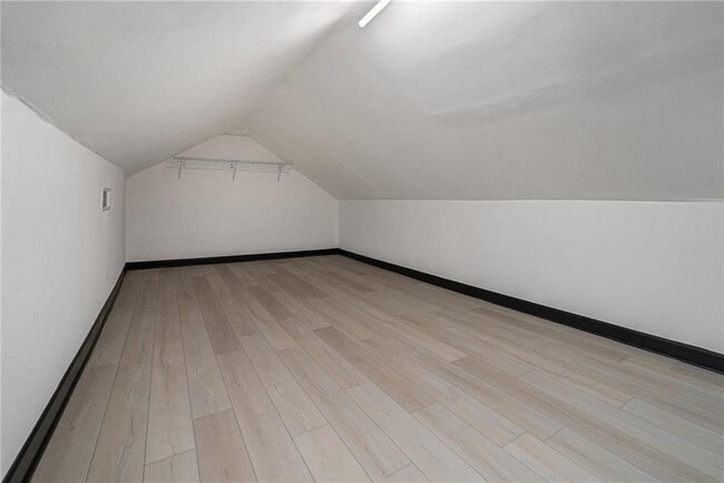 Building Photo - 788 Sherwood Rd N W