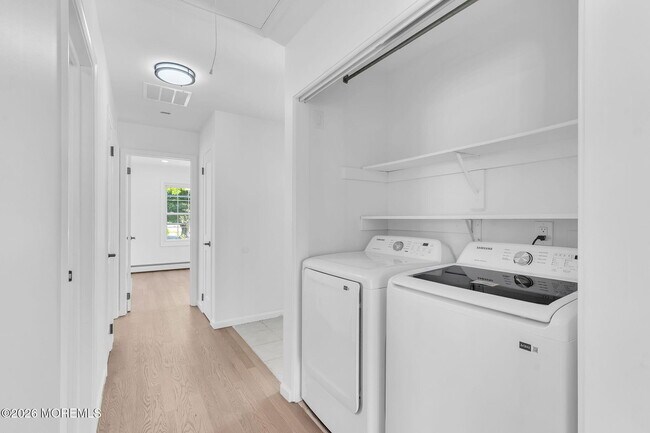 Building Photo - 90 Spinnaker Ct