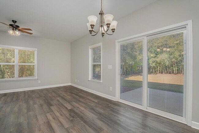 Building Photo - 407 E 3rd St