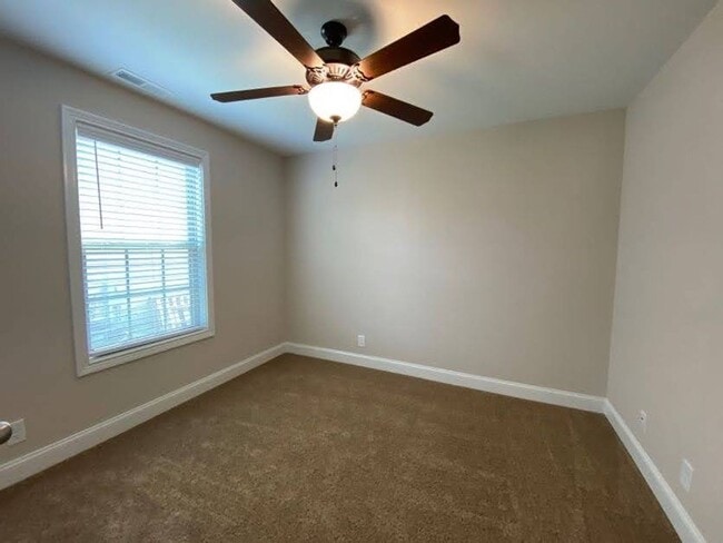 Building Photo - $1650 Adorable 3 Bedroom 2 Bath Ranch Home...