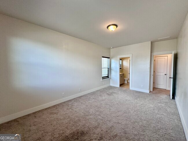Building Photo - 2415 Slater St SW
