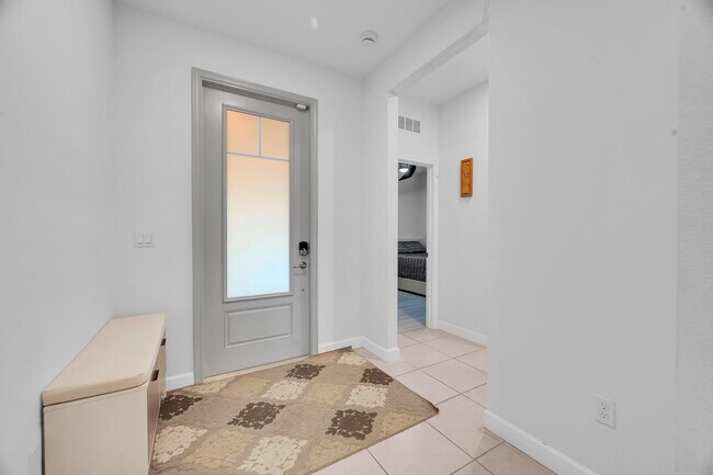 Building Photo - 10142 SW Orana Dr