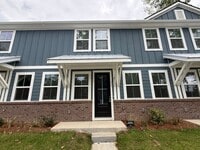 Building Photo - 3 Bedroom 2.5 Bathroom Townhouse in Windward Village - Summerville