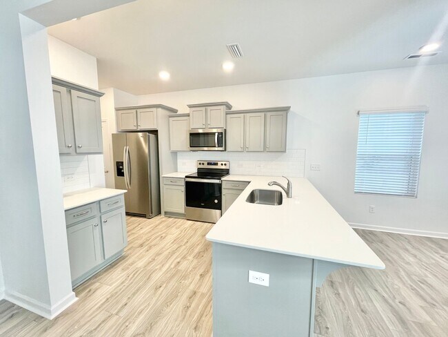 Building Photo - Beautiful 3BR, 2.5BA Home with Owner’s Suite & Designer Upgrades - Available 08/20