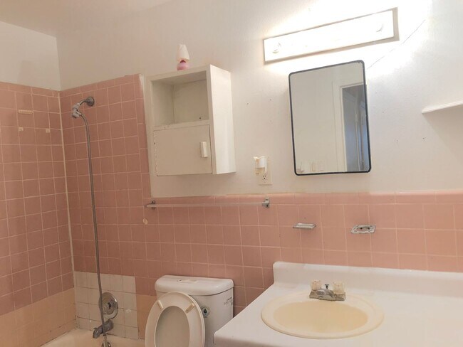 Building Photo - Duplex