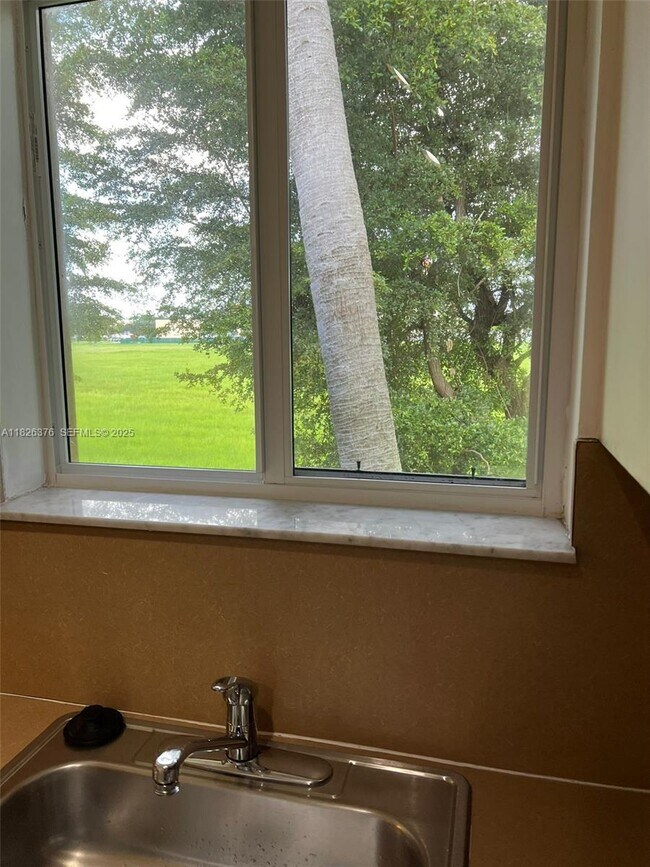 Building Photo - 990 NE 33rd Terrace