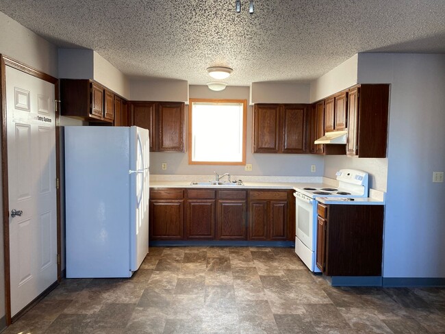 Building Photo - Beautiful, Spacious 3 bed Condo for Rent