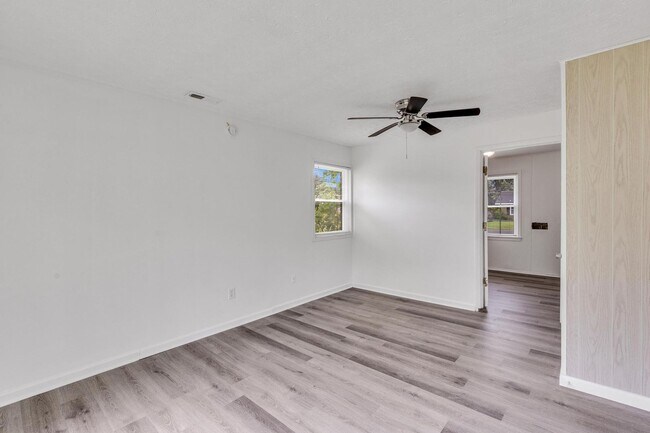 Building Photo - Castle Hayne Home for Rent!