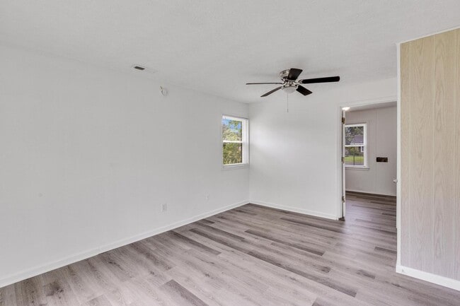 Building Photo - MOVE IN SPECIAL!!! $500 off 1st months rent!