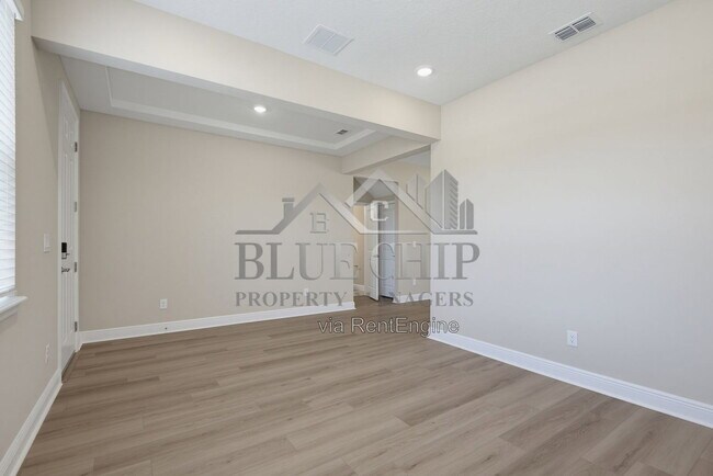 Building Photo - 1213 Pampus Dr