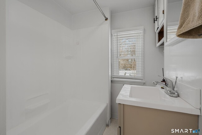 Building Photo - 125 Spithead Rd