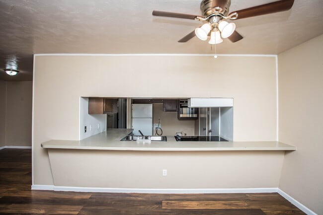 Building Photo - Comfy 2 bed 1 bath home!