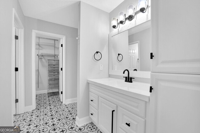 Building Photo - 1104 Pine Heights Dr NE