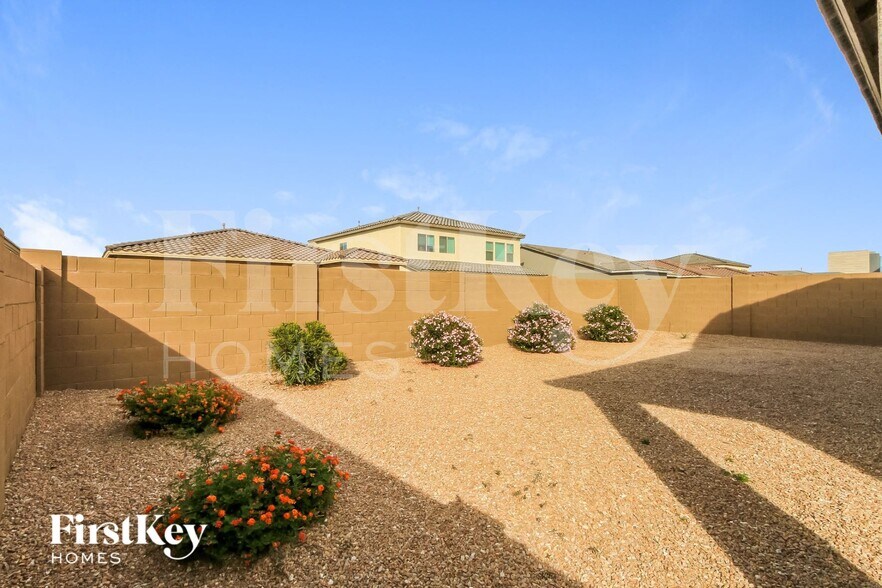 Building Photo - 370 W Powell Dr