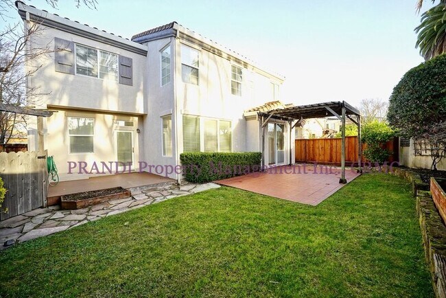 Building Photo - 14 Pizarro Ave