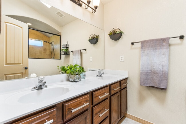 Master Bathroom - 11341 Manuel Moreno Dr