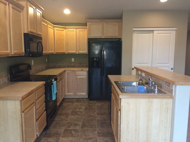 Building Photo - Cute 3 bedroom, 2 bathroom!!