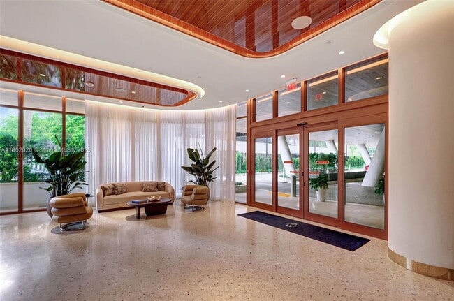 Building Photo - 2655 S Bayshore Dr