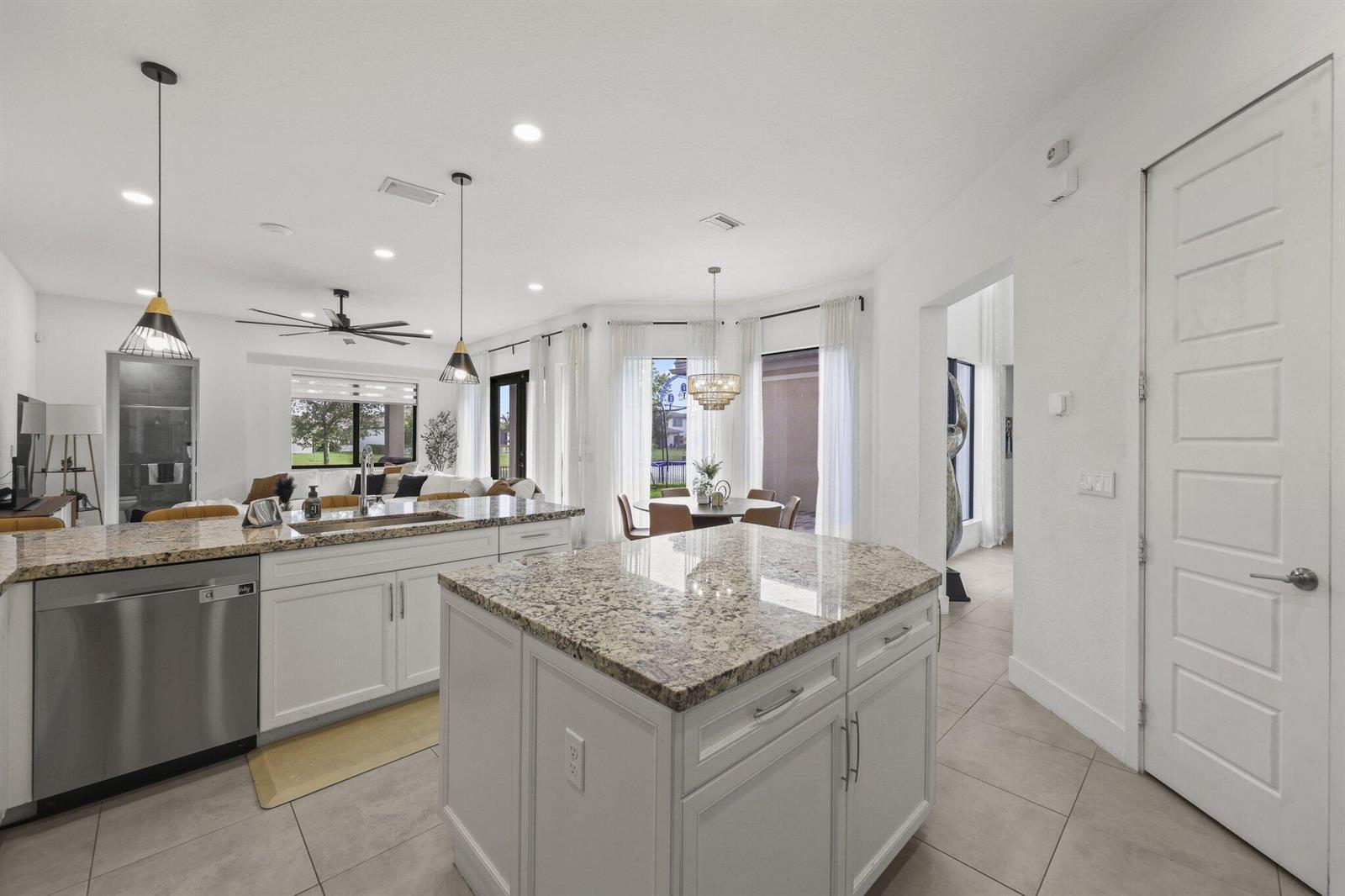 Building Photo - 10432 N Lago Vista Cir
