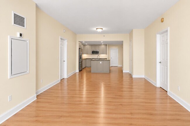 Building Photo - 1025 Maxwell Ln