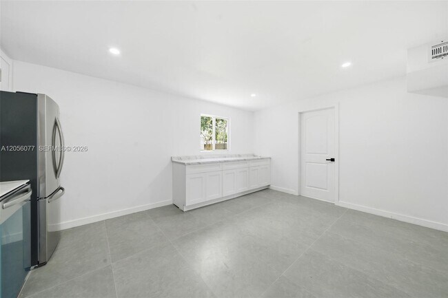Building Photo - 2415 Garfield St