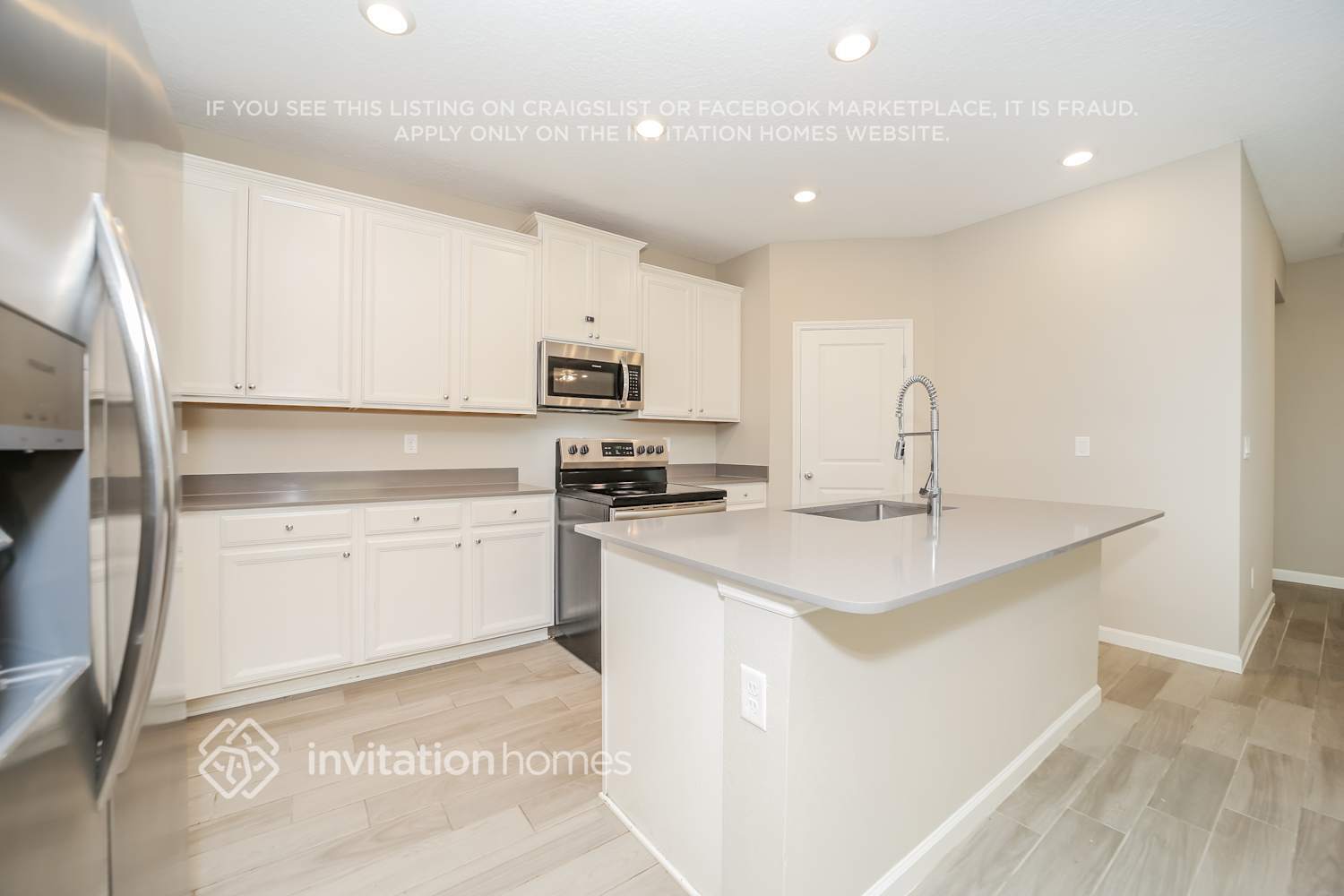 Building Photo - 10015 Lemon Grass Ln