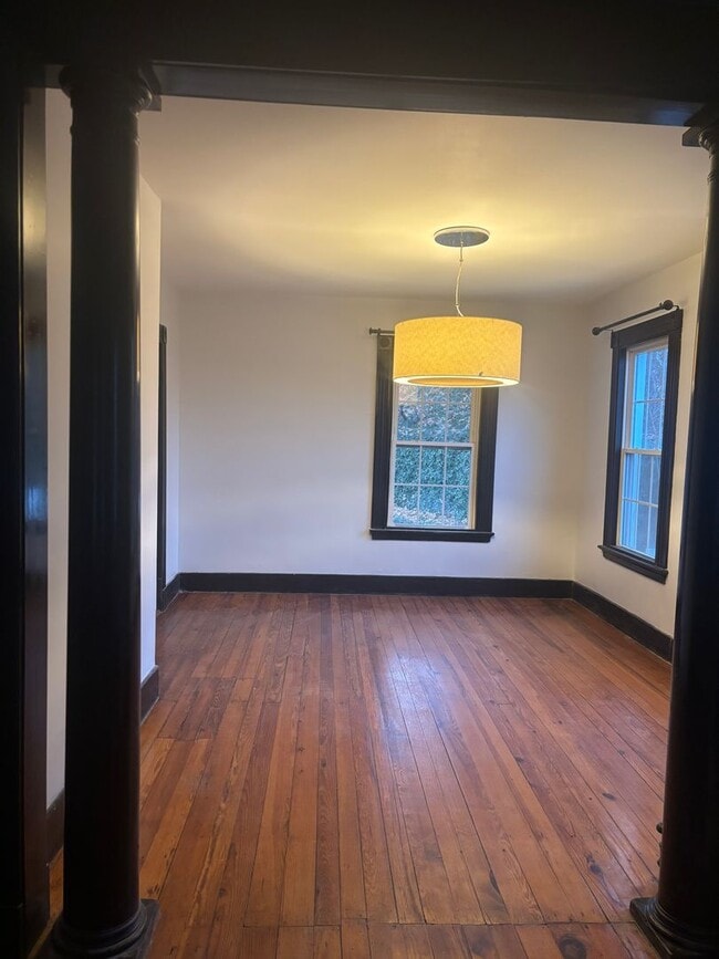 Building Photo - 318 Front St