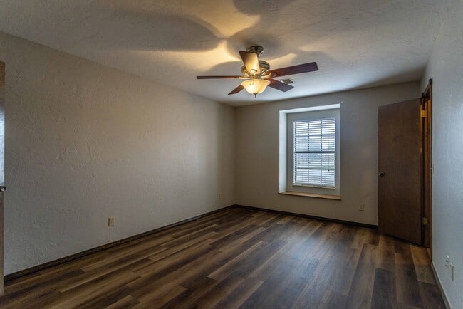 Building Photo - Single Family Home Weatherford