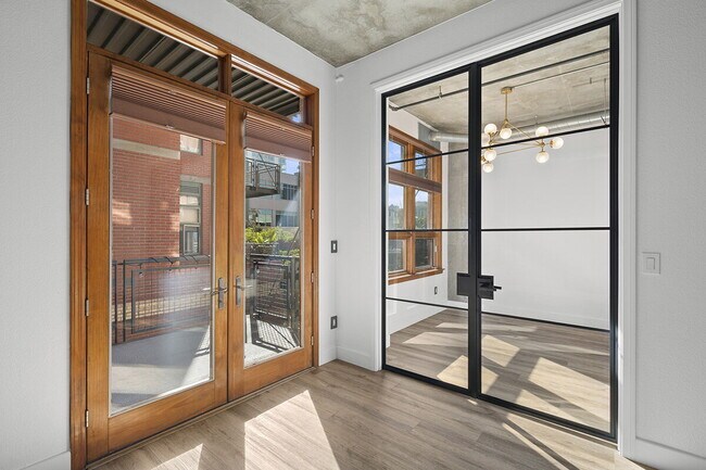 Building Photo - $3,695 - 1 Bed + Den / 1.5 Bath Condo at Parkloft Residence in Downtown San Diego
