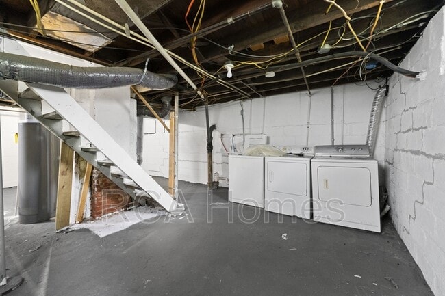 Building Photo - 239 S Rural St