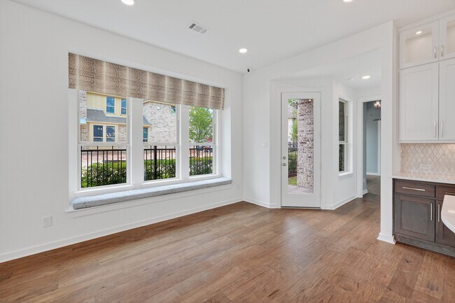 Building Photo - 599 Cypress Vly Ave