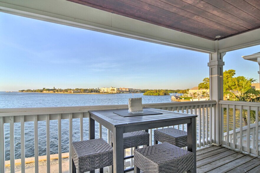 Building Photo - 5285 Coquina Key Dr SE