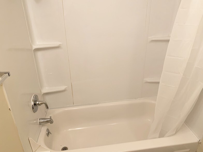 Building Photo - 423 Gotham St