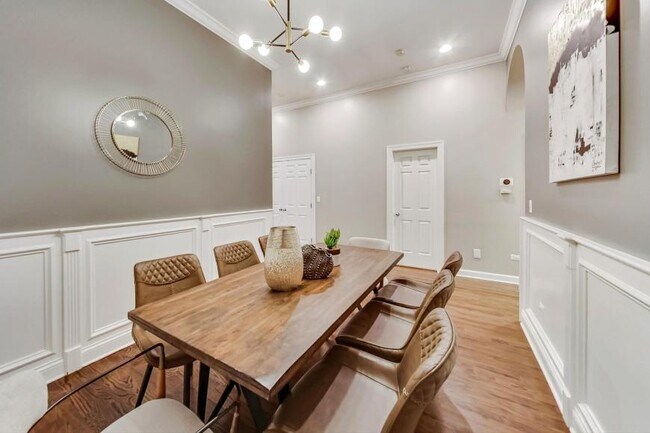 Building Photo - 4 bedroom in Chicago IL 60647