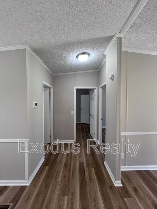 Building Photo - 771 Deer View