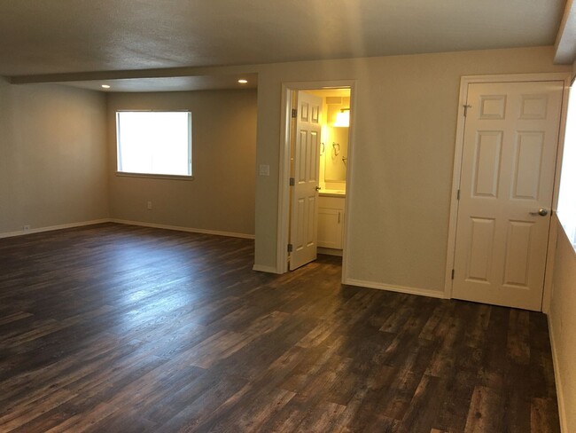 Building Photo - New Construction. Brand New large 2 bedroo...