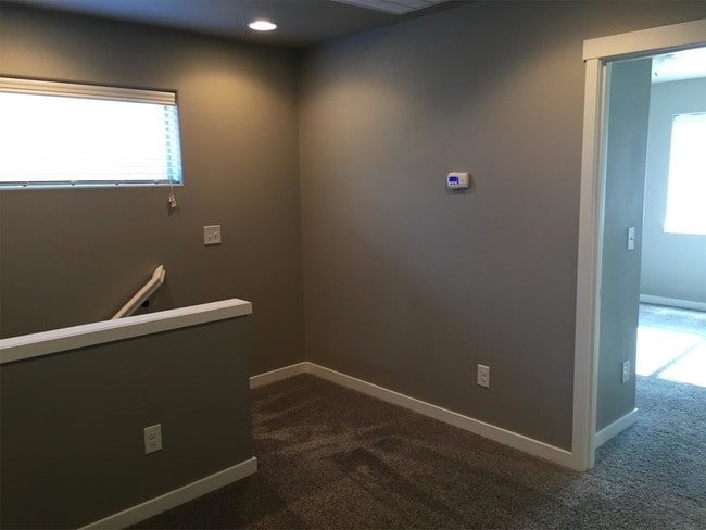 Building Photo - 5908 NE 71st Ct