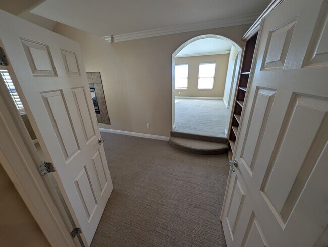 Building Photo - 9149 Tudor Park Pl