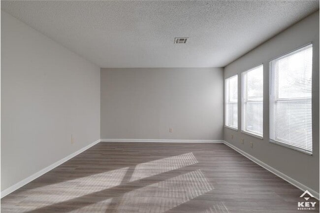 Building Photo - 1324 N Minneapolis St