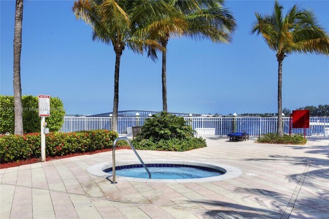 Building Photo - 2101 Brickell Ave