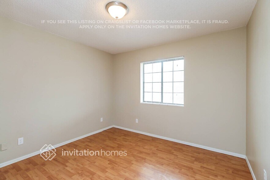 Building Photo - 687 E Del Rio St