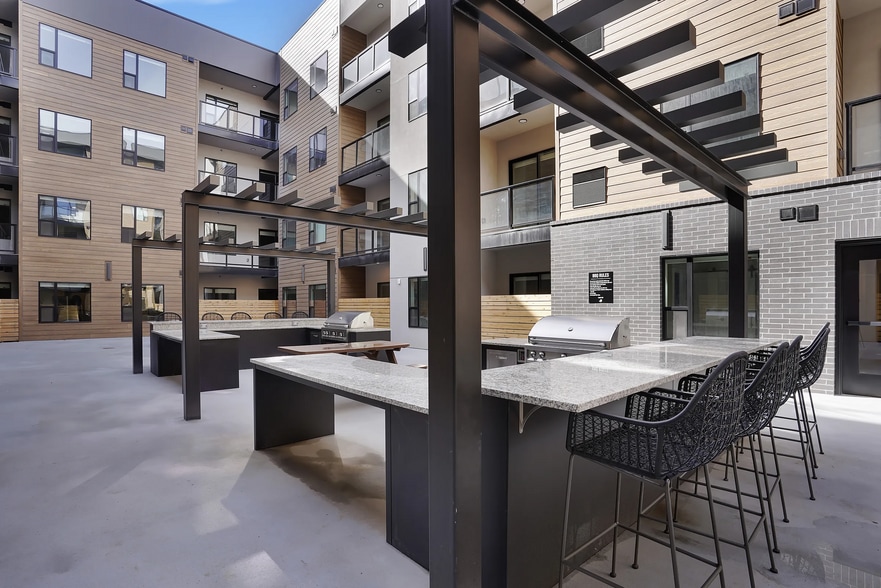 Building Photo - 340 West 700 S