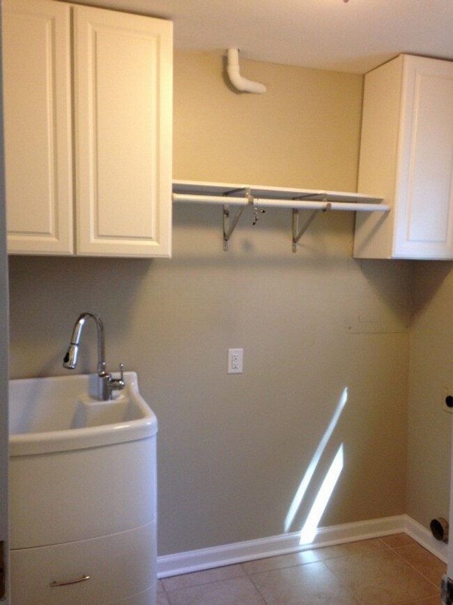 Building Photo - Beautiful Spacious Germantown Home!