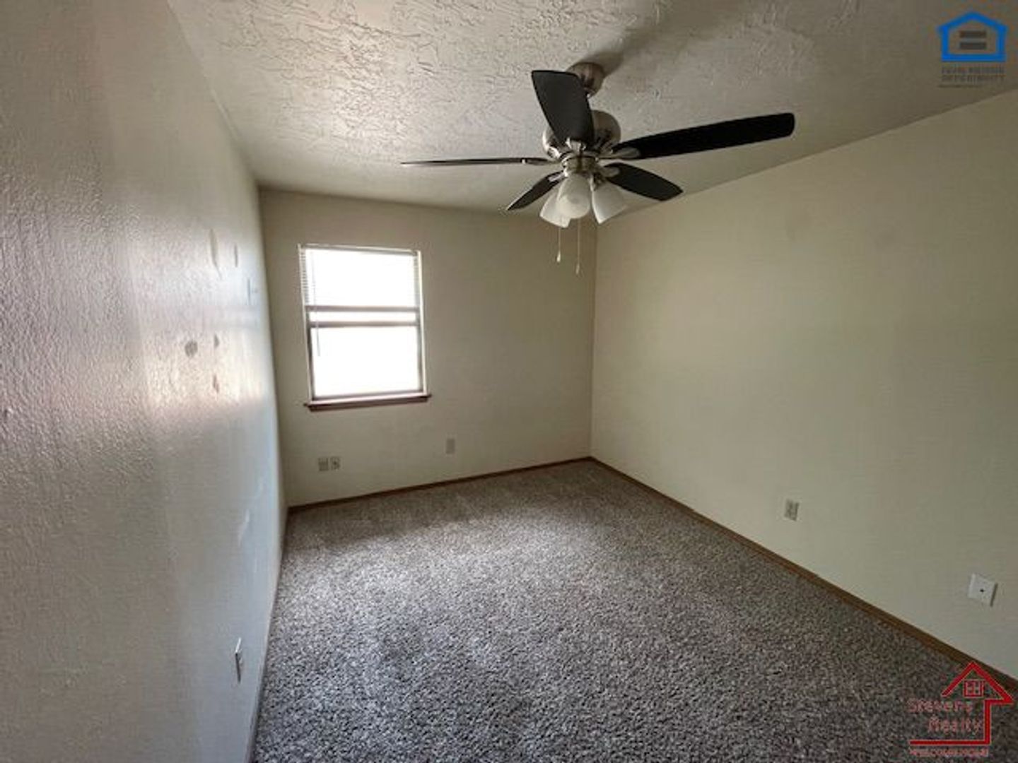 Building Photo - 1912 SW D Ave