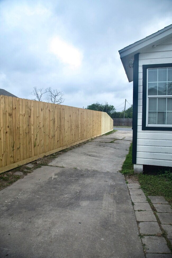 Building Photo - 1538 S 19th St