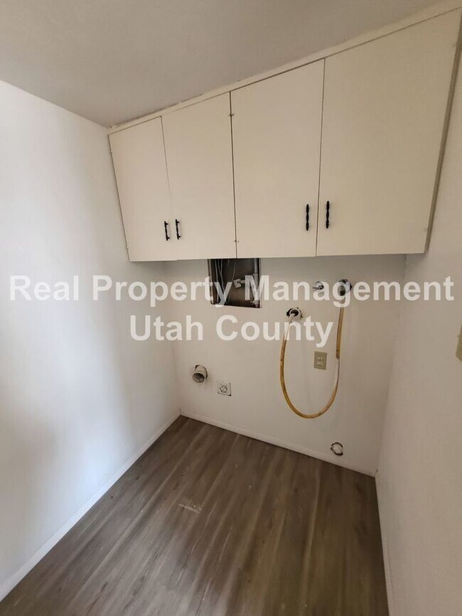 Building Photo - 1146 W 100 N