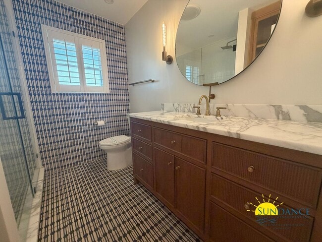Building Photo - Exquisite Designer Home in Central Fort Walton Beach