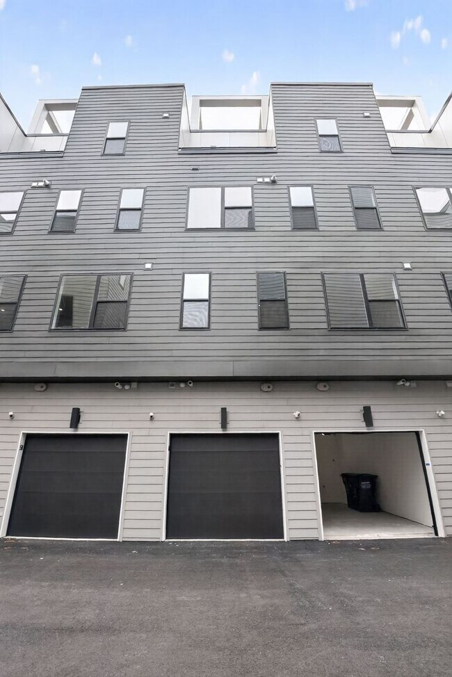 Building Photo - Garage parking, private outdoor space, and skyline views—this Northern Liberties home checks ever...