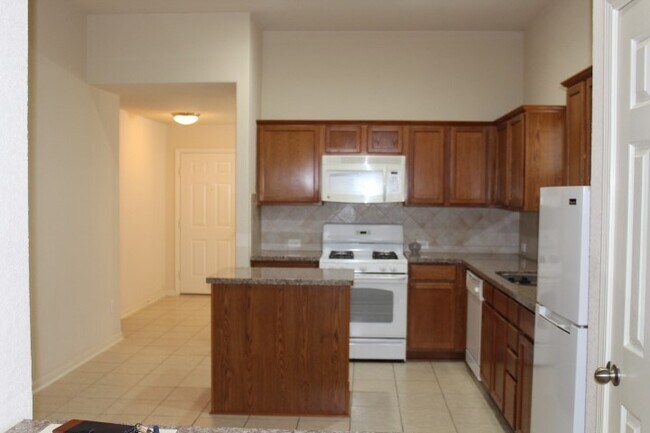 Building Photo - 18114 Surrey Lake Ln